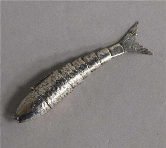 A George III novelty silver vinaigrette modelled as an articulated fish, by Joseph Wilmore, 9.2cm.